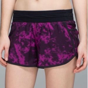 Lululemon Tracker Short III in Breezie Regal Plum Black / Black, 6
